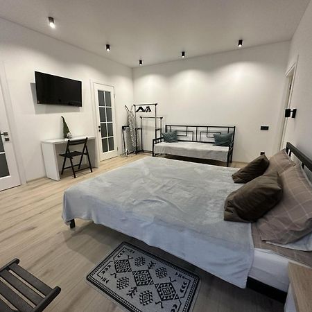Soborna Apartment Rivne Buitenkant foto