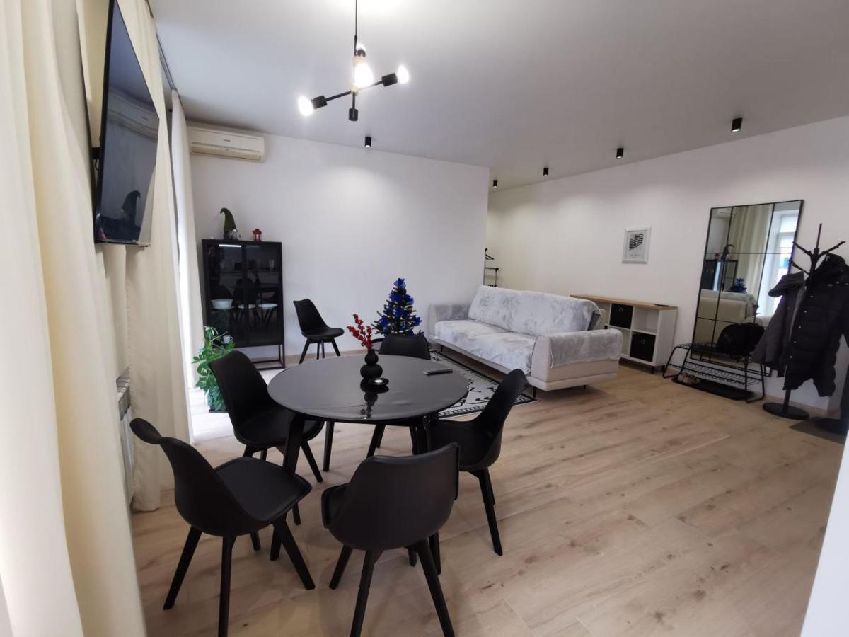 Soborna Apartment Rivne Buitenkant foto