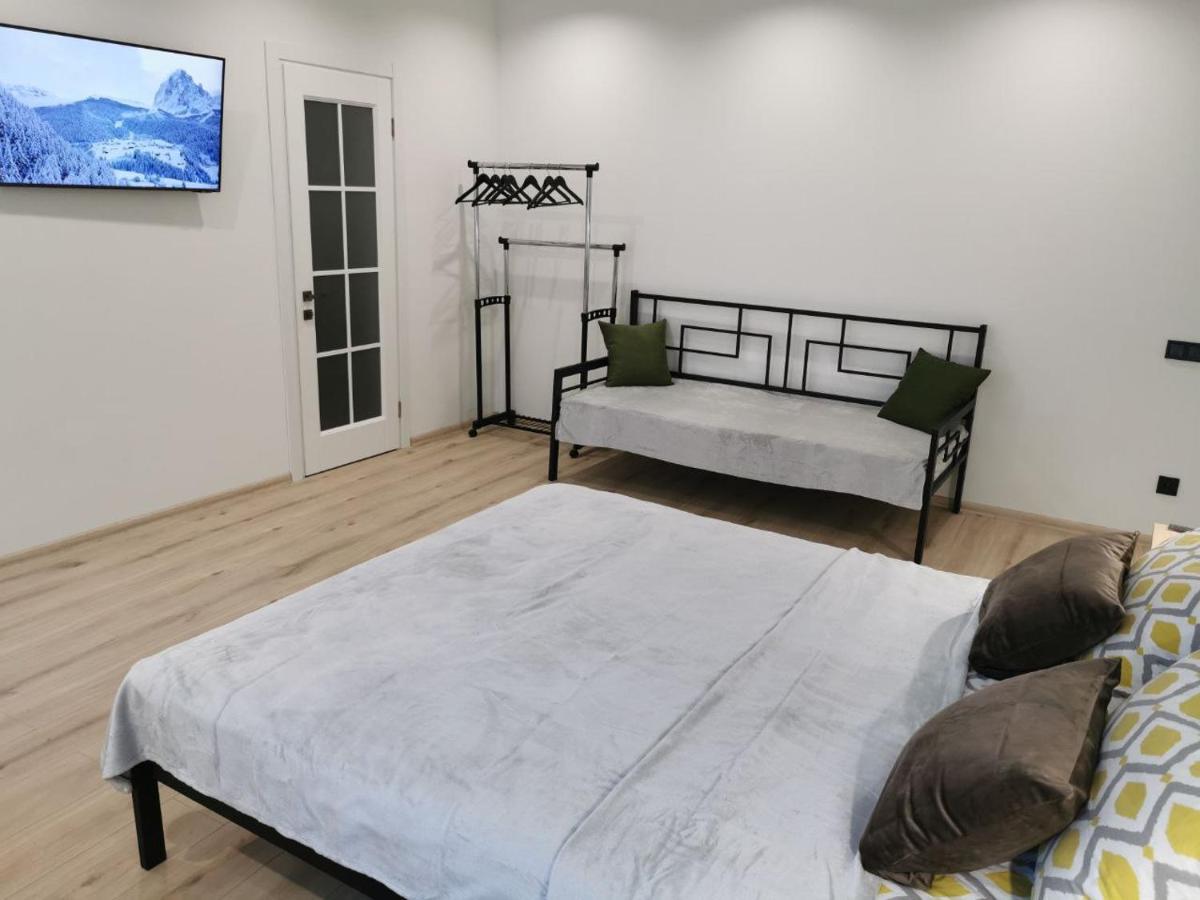 Soborna Apartment Rivne Buitenkant foto