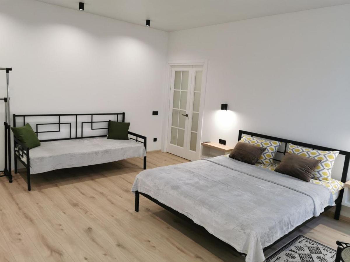 Soborna Apartment Rivne Buitenkant foto