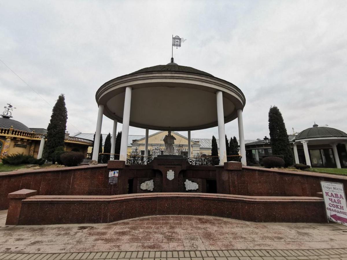 Soborna Apartment Rivne Buitenkant foto