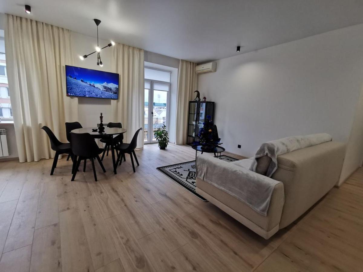 Soborna Apartment Rivne Buitenkant foto