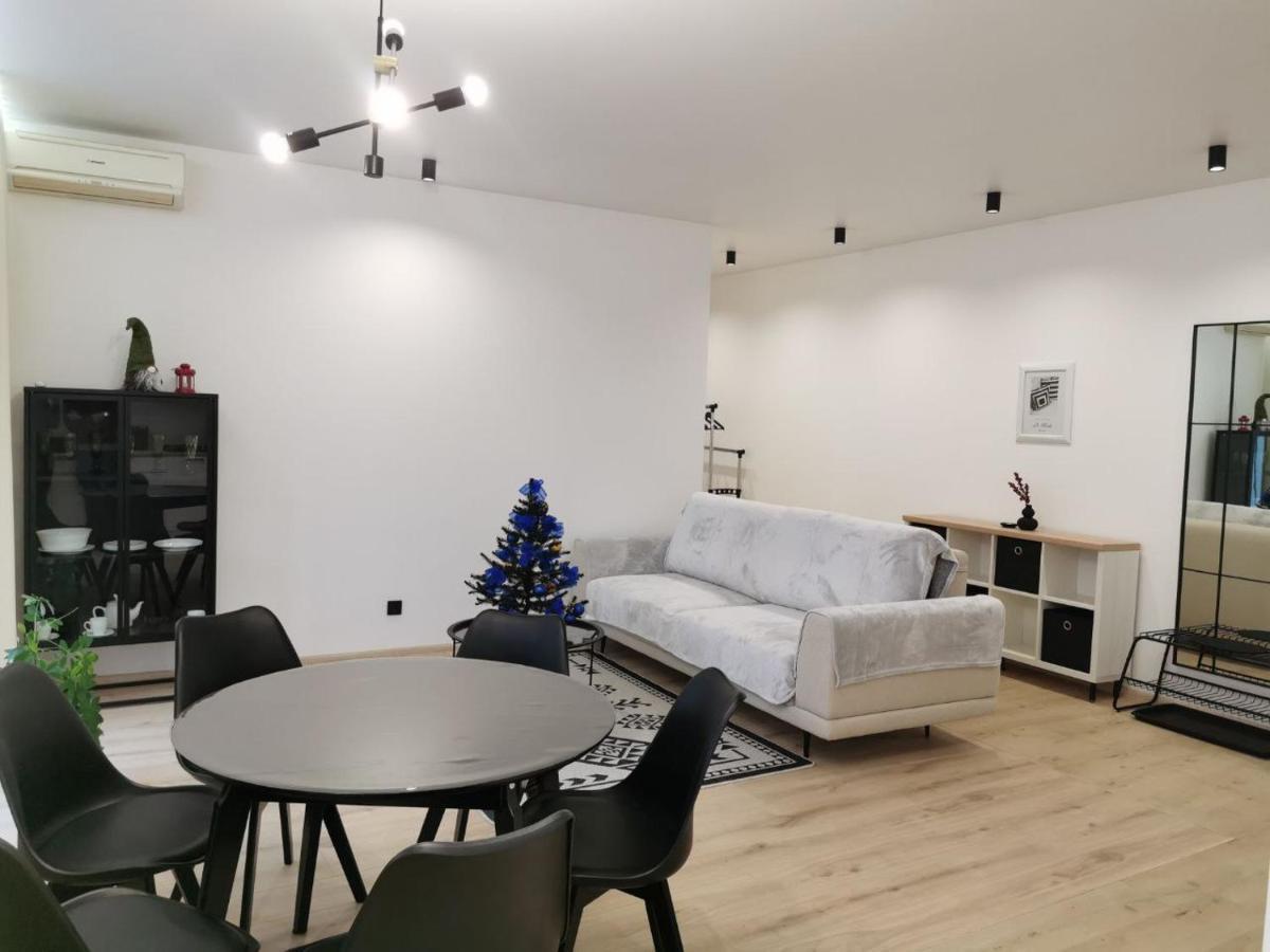 Soborna Apartment Rivne Buitenkant foto