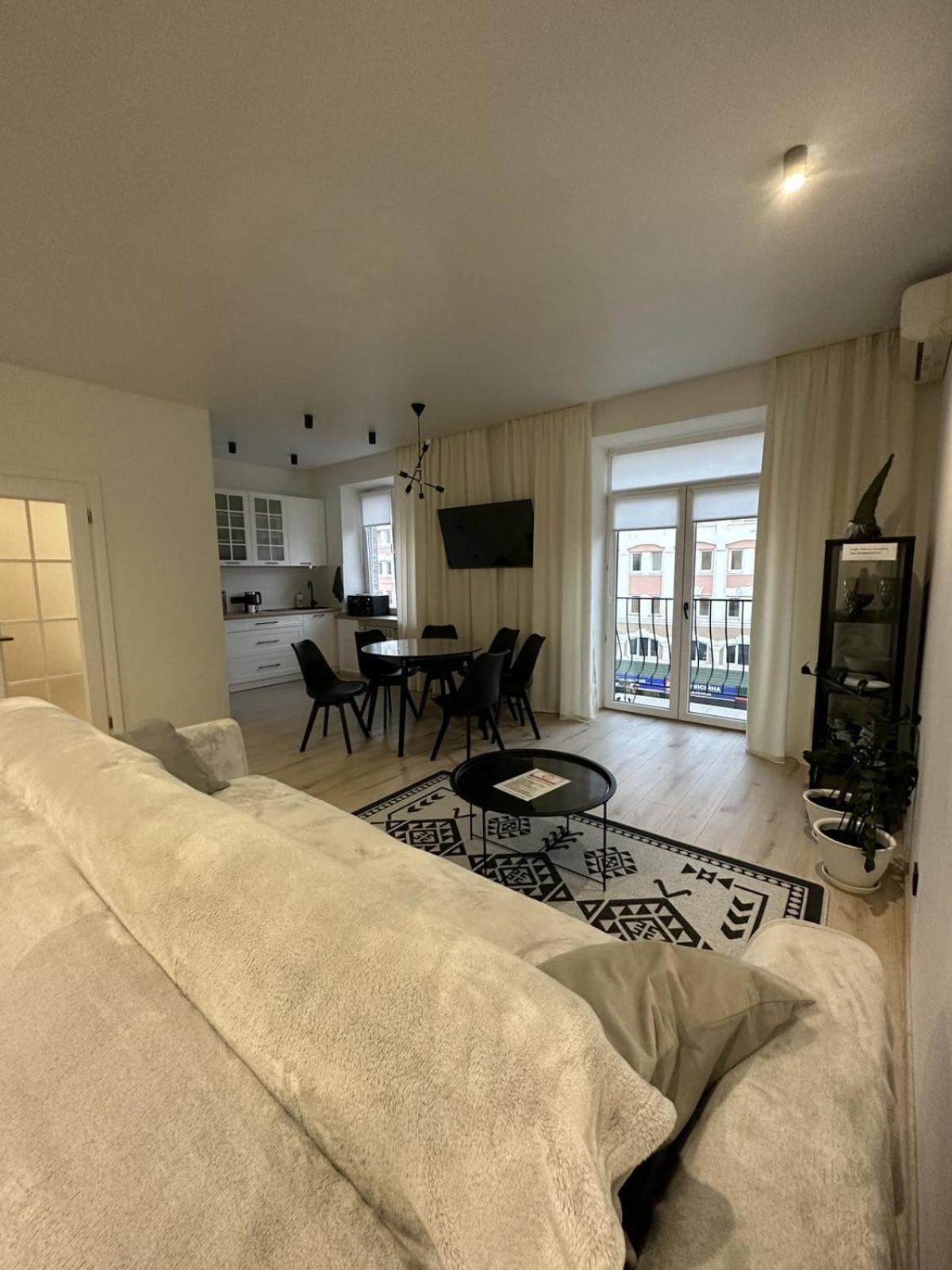 Soborna Apartment Rivne Buitenkant foto