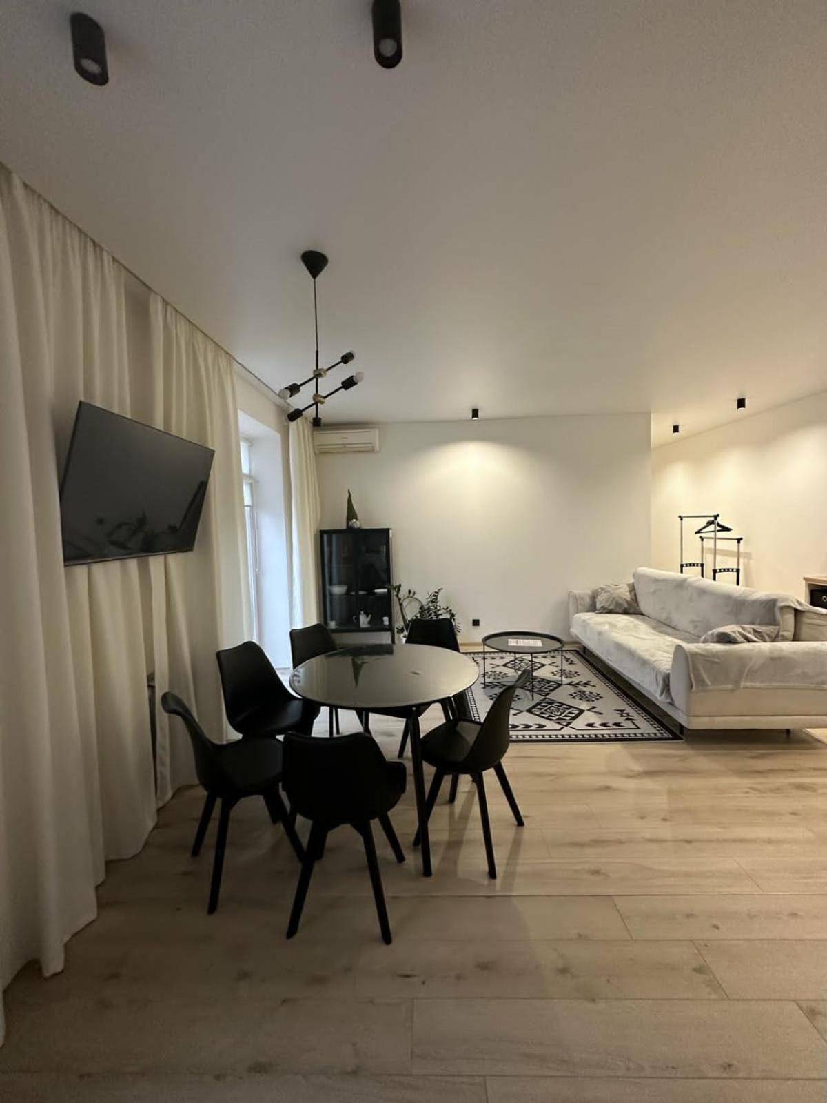 Soborna Apartment Rivne Buitenkant foto