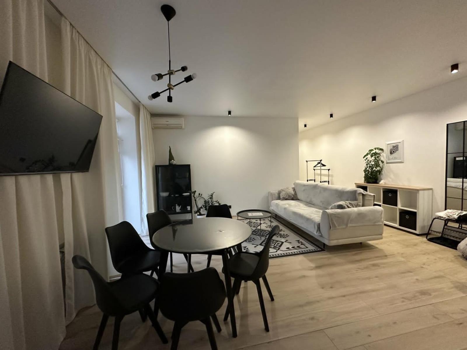 Soborna Apartment Rivne Buitenkant foto